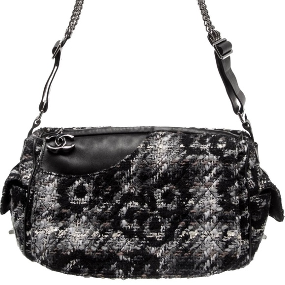 Authentic Chanel Vintage Tweed Camellia Shoulder Bag - Picture 1 of 6